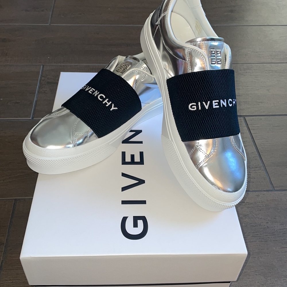 GIVENCHY SNEAKERS *UNISEX*